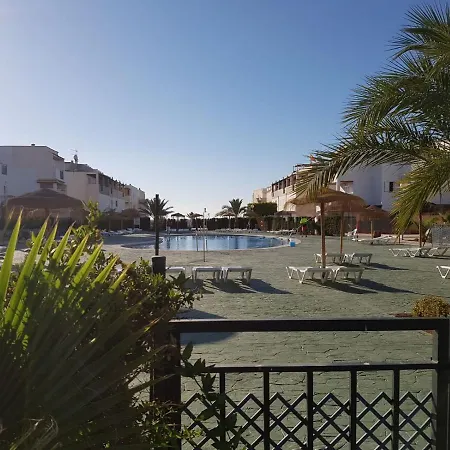 Casa Baja Naturista Con Patio En Primera Linea De Playa Con Piscina Comunitaria! *