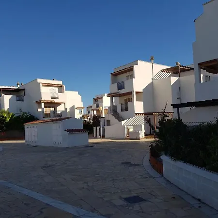 Casa Baja Naturista Con Patio En Primera Linea De Playa Con Piscina Comunitaria! *
