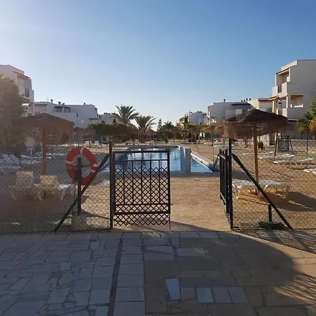 Casa Baja Naturista Con Patio En Primera Linea De Playa Con Piscina Comunitaria!